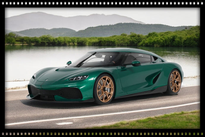 Koenigsegg GEMERA RACING GREEN 2024 GT SPIRIT 1:18