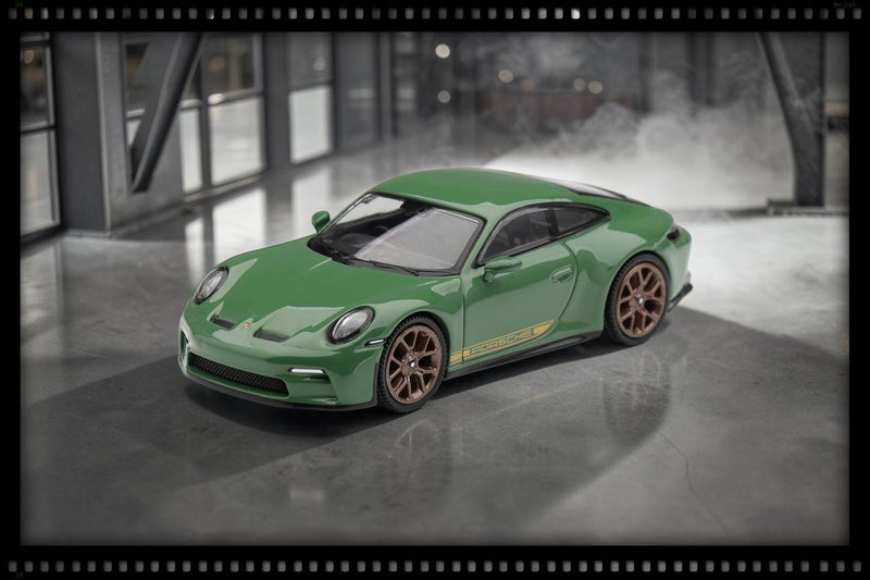 Laad de afbeelding in de Gallery-viewer, PORSCHE 911 (992) GT3 TOURING AURATIUM GROEN 2022 MINI GT 1:64
