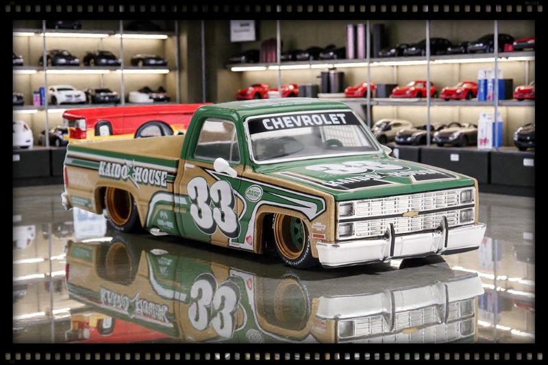 Chargez l'image dans la visionneuse de la galerie, CHEVROLET SILVERADO KAIDO INTIMIDATOR V2 1980 MINI GT 1:64
