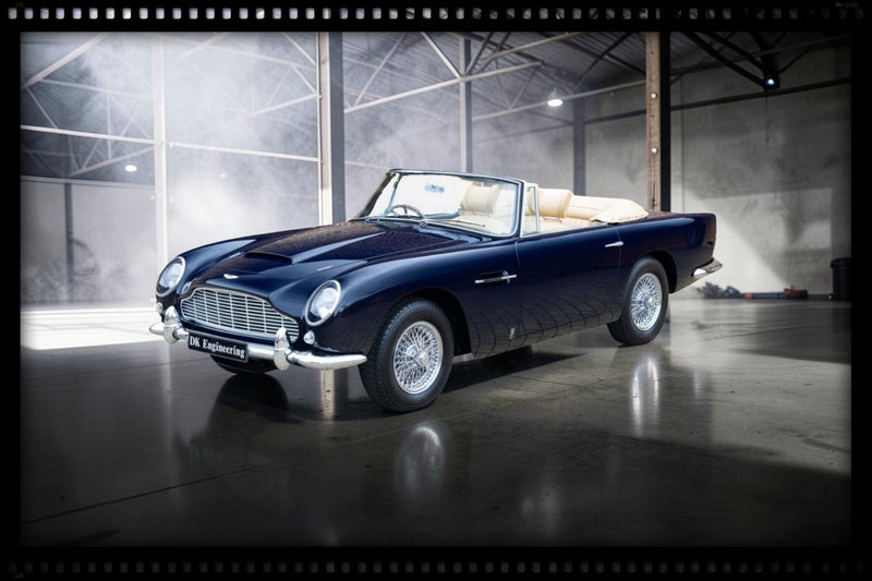 Chargez l'image dans la visionneuse de la galerie, ASTON MARTIN DB5 VOLANTE BLEU MINUIT 1965 GT SPIRIT 1:12
