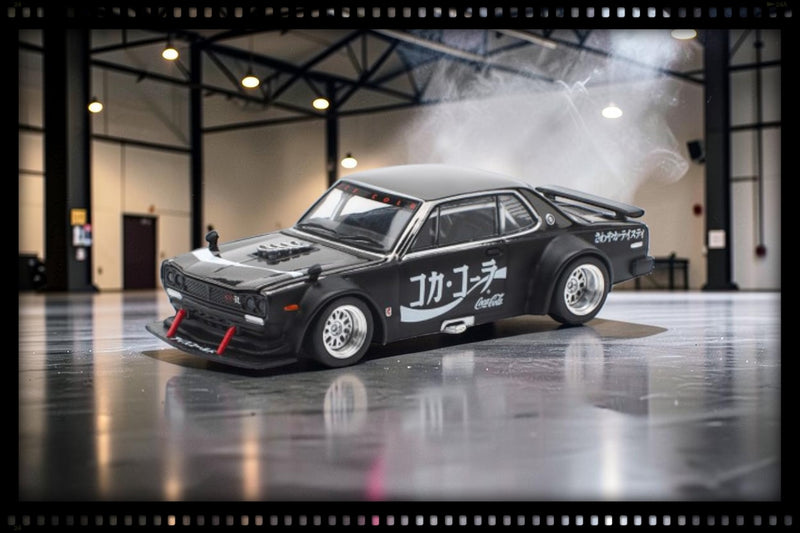 Chargez l'image dans la visionneuse de la galerie, NISSAN SKYLINE GT-R DRIFT (HAKOSUKA) *COCA-COLA ZERO* JP NOIR CHROME POP RACE 1:64

