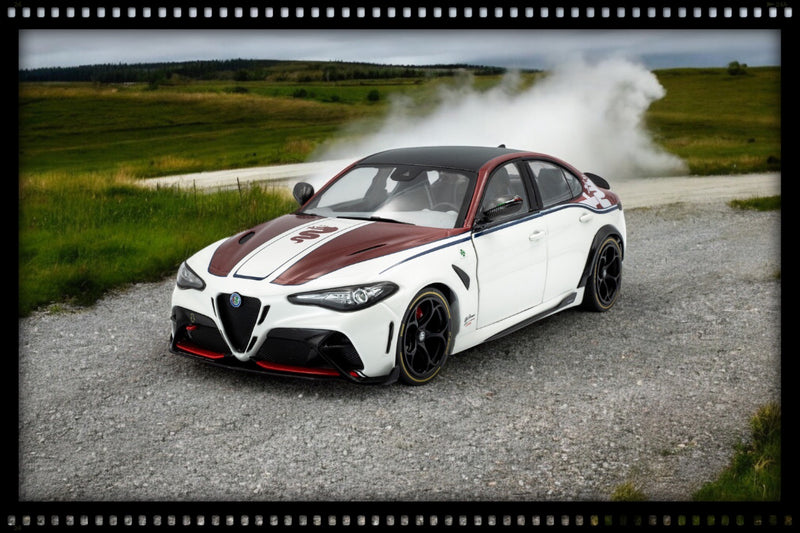 Load image into Gallery viewer, Alfa Romeo GIULIA GTA-M BIANCO I ROSSO WHITE 2023 SOLIDO 1:18
