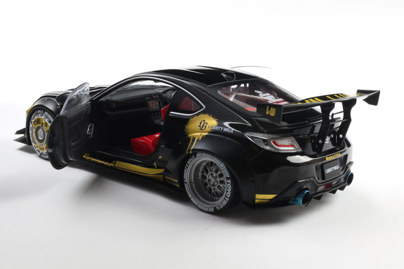 Laad de afbeelding in de Gallery-viewer, Toyota GR86 LIBERTY WALK CARROSSERIESET ZWART &amp; GOUD 2024 SOLIDO 1:18
