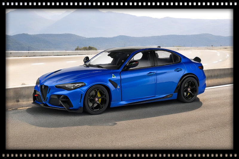 Laad de afbeelding in de Gallery-viewer, Alfa Romeo GIULIA GTA BLAUW GEANODISEERD BLAUW 2022 SOLIDO 1:18
