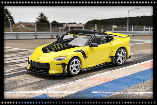 NISSAN FFZ400 VEILSIDE IKAZUCHI GEEL 2025 MINI GT 1:64