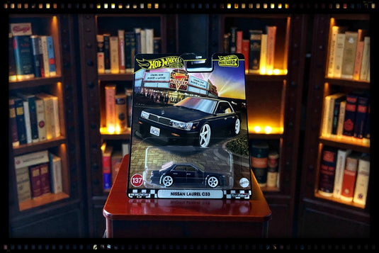 Nissan LAUREL C33 BOULEVARD HOT WHEELS 1:64
