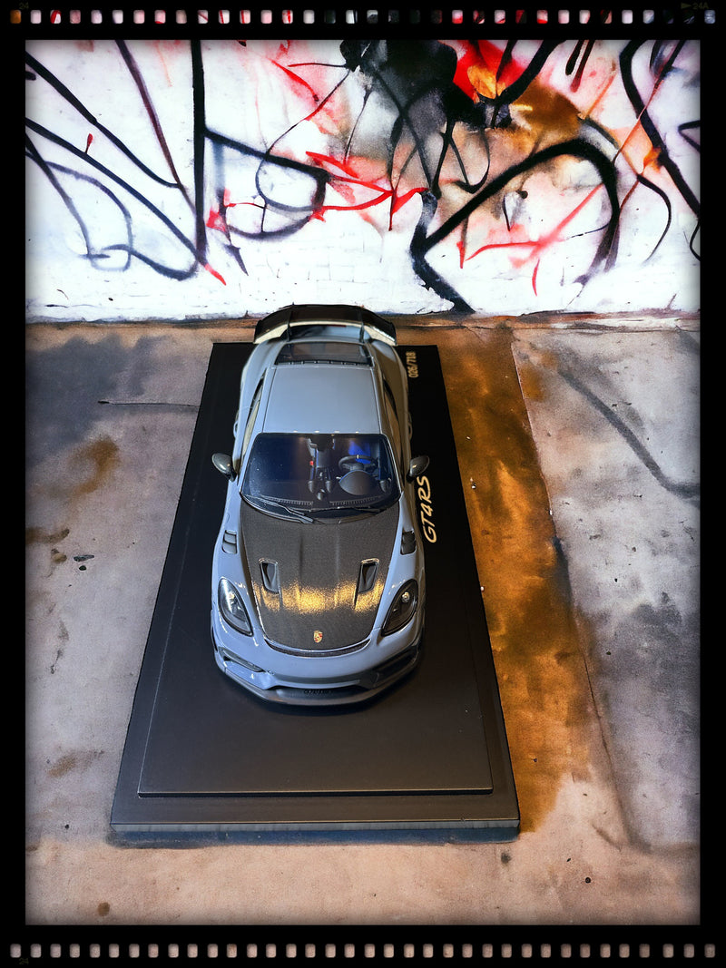 Laad de afbeelding in de Gallery-viewer, Porsche 718 CAYMAN GT4 RS (982) - LIMITED EDITION 718 stuks - PORSCHE DEALERMODEL 1:18
