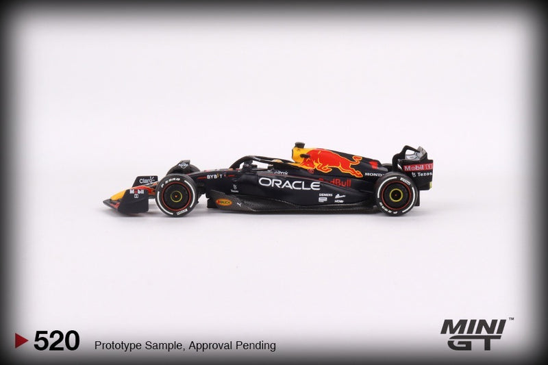 Load image into Gallery viewer, Oracle Red Bull Racing RB18 #1 Max Verstappen Abu Dhabi Grand Prix 2022 Pit Crew Set. This set is Including 1 Model the MGT00520 (LIMITED EDITION 5000 pieces) MINI GT 1:64
