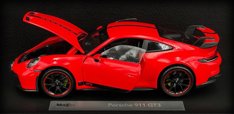 Laad de afbeelding in de Gallery-viewer, Porsche 911 GT3 2022 MAISTO 1:18
