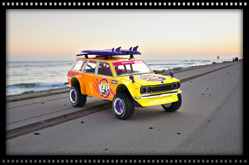 Laad de afbeelding in de Gallery-viewer, Datsun 510 WAGON 4X4 KAIDO ISLANDS V1 1969 MINI GT 1:64
