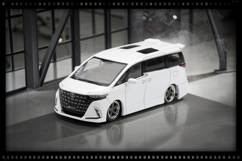 Laad de afbeelding in de Gallery-viewer, TOYOTA ALPHARD 40 KUHL WIT 2025 MINI GT 1:64
