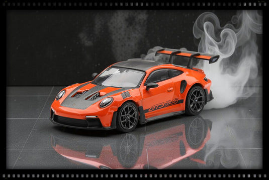 PORSCHE 911 (992) GT3 RS GULF ORANJE WEISSACH-PAKKET 2024 MINI GT 1:64
