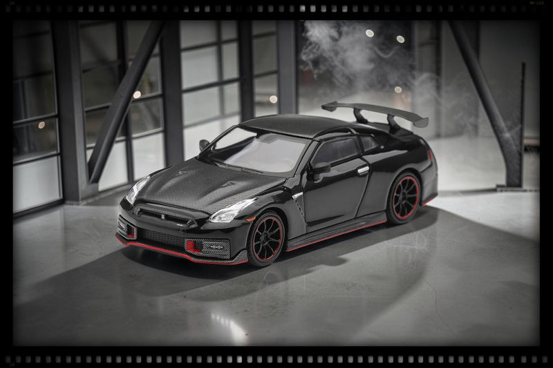 Laad de afbeelding in de Gallery-viewer, NISSAN GT-R R35 NISMO ZWART 2024 MINI GT 1:64
