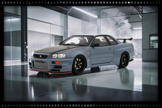 NISSAN SKYLINE GT-R (BNR34) WITH BODY KIT GRIJS  2025 OTTOmobile 1:18