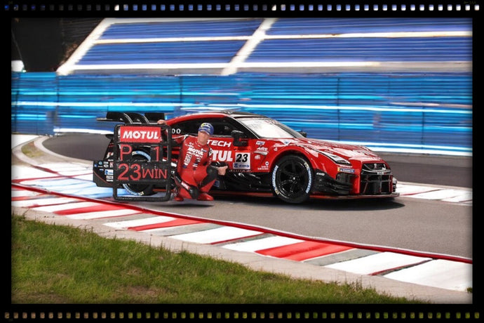 Nissan GT-R (R35) WITH MATSUDA FIGURE #23 MOTUL AUTECH SUZUKA WINNER 2021 (LHD) MINI GT 1:64