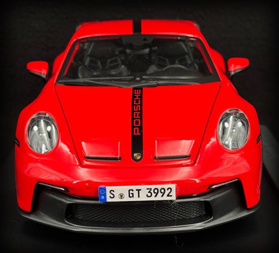 Laad de afbeelding in de Gallery-viewer, Porsche 911 GT3 2022 MAISTO 1:18
