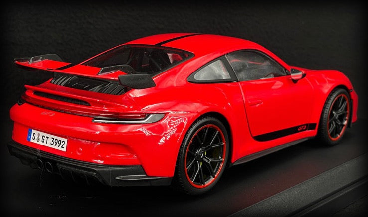 Laad de afbeelding in de Gallery-viewer, Porsche 911 GT3 2022 MAISTO 1:18
