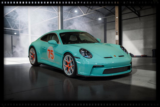 PORSCHE 911 (992) VERT MENTHE 2025 GT SPIRIT 1:18