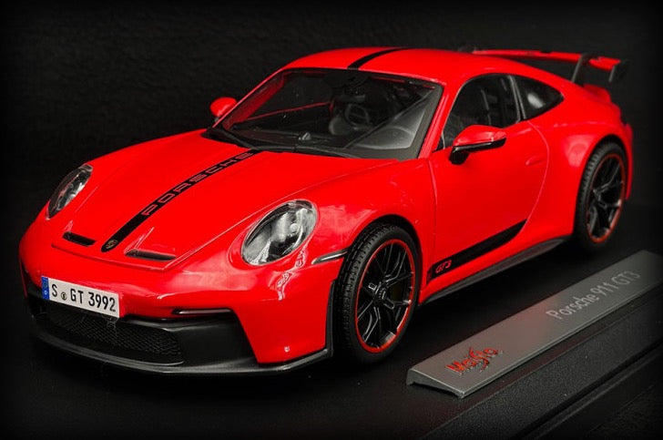 Laad de afbeelding in de Gallery-viewer, Porsche 911 GT3 2022 MAISTO 1:18
