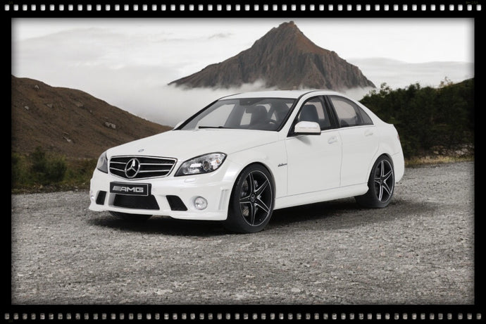 Mercedes-Benz C63 AMG BLANC DIAMANT 2007 GT SPIRIT 1:18