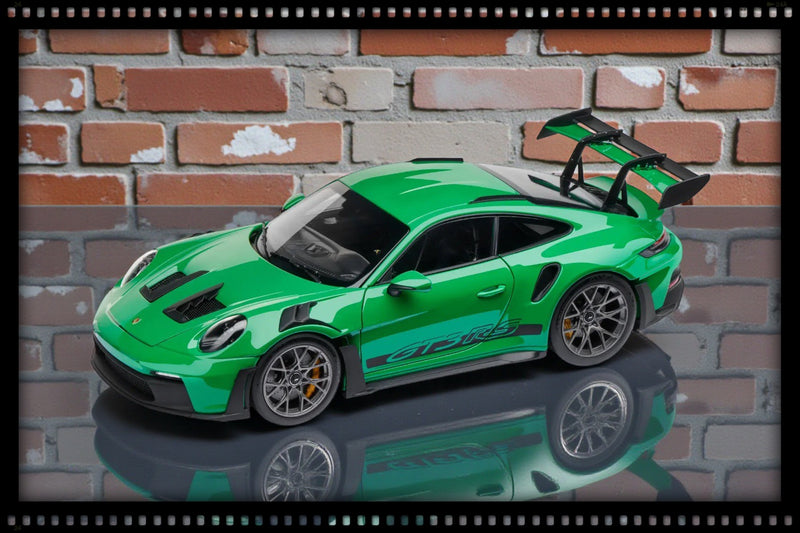 Chargez l'image dans la visionneuse de la galerie, Porsche 911 GT3 RS (992) Vert - LIMITED EDITION - PORSCHE DEALERMODEL 1:18
