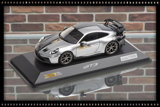 Porsche 911 GT3 30Y Supercup (Zwart/Grijs/Goud) - LIMITED EDITION 1385/1500 stuks - PORSCHE DEALERMODEL 1:43