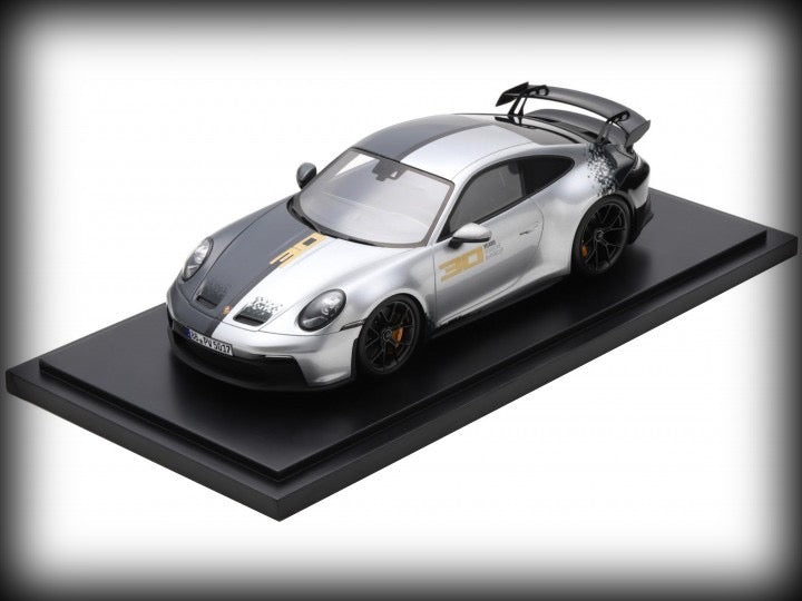 Laad de afbeelding in de Gallery-viewer, Porsche 911 GT3 30Y Supercup - LIMITED EDITION Nr.086/300 -  PORSCHE DEALERMODEL 1:18
