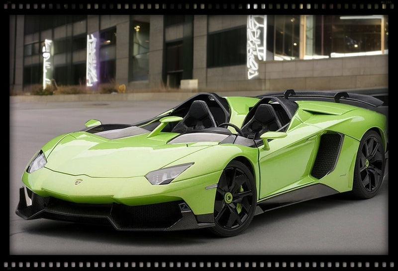 Load image into Gallery viewer, Lamborghini AVENTADOR ROADSTER 2012 AUTOart 1:18

