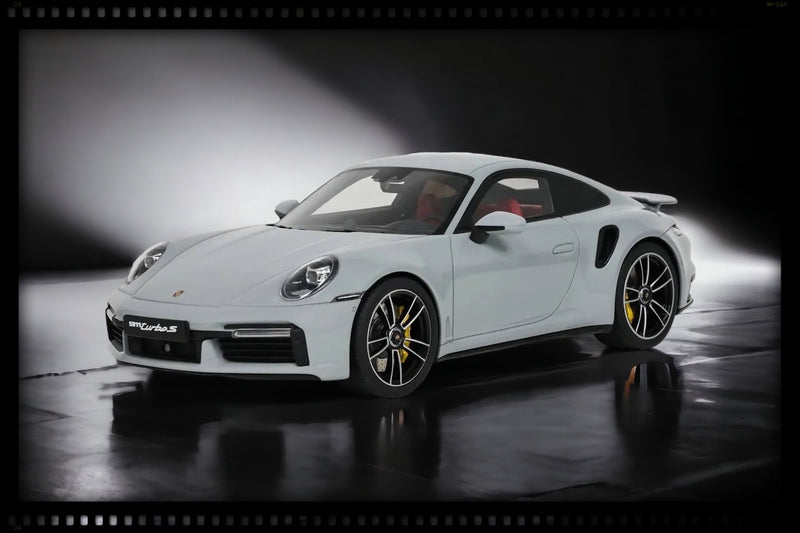 Laad de afbeelding in de Gallery-viewer, Porsche 911 (992) TURBO S 2020 GT SPIRIT 1:18
