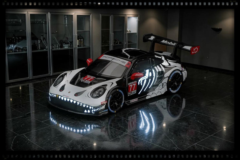 Chargez l'image dans la visionneuse de la galerie, PORSCHE 911 (992) GT3 R #77 AO RACING SKELETON REXY PETIT LE MANS 2026 MINI GT 1:64
