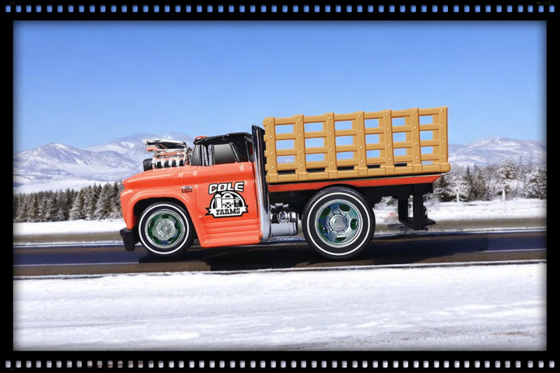 Laad de afbeelding in de Gallery-viewer, Chevrolet C60 SKATEBED 1966 MAISTO 1:64
