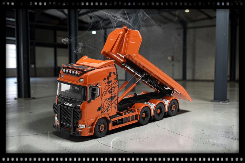 Chargez l'image dans la visionneuse de la galerie, SCANIA 770S B8X4NA HOOKLIFT FLATBED ORANGE 2025 MINI GT 1:64

