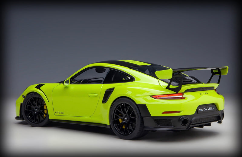 Laad de afbeelding in de Gallery-viewer, Porsche 911 (991.2) GT2 RS WEISSACH PACKAGE 2017 AUTOart 1:18
