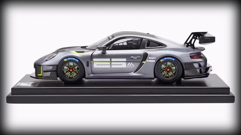 Chargez l&#39;image dans la visionneuse de la galerie, Porsche 911 GT2 RS CLUBSPORT 25  - LIMITED EDITION Nr.074/222 pièces - PORSCHE DEALERMODEL 1:12
