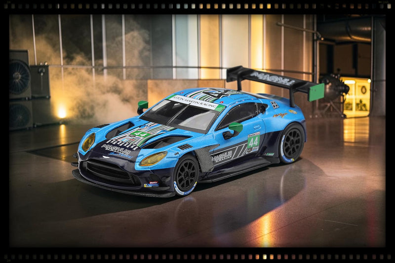 Laad de afbeelding in de Gallery-viewer, ASTON MARTIN VANTAGE GT3 EVO #44 MAGNUS RACING DAYTONA 24 HRS 2025 MINI GT 1:64
