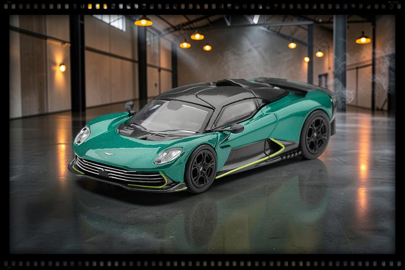 Chargez l'image dans la visionneuse de la galerie, ASTON MARTIN VALHALLA PODIUM VERT 2025 MINI GT 1:64
