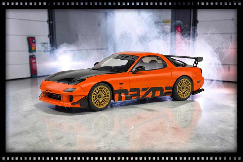Laad de afbeelding in de Gallery-viewer, MAZDA RX7 FD3RS SOLIDO WORKS ORANJE 1999 SOLIDO 1:18
