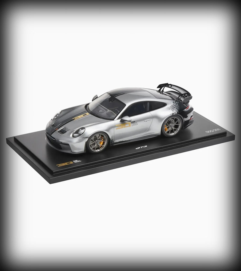 Laad de afbeelding in de Gallery-viewer, Porsche 911 GT3 30Y Supercup - LIMITED EDITION Nr.086/300 -  PORSCHE DEALERMODEL 1:18
