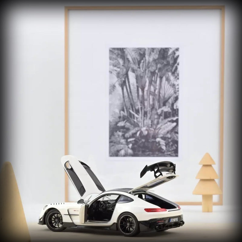 Laad de afbeelding in de Gallery-viewer, Mercedes-Benz AMG GT Black Series 2021 Nr.290 - Limited Edition 300 stuks - NOREV 1:18
