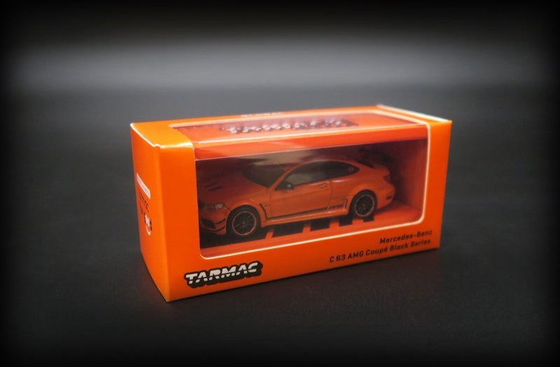 Laad de afbeelding in de Gallery-viewer, Mercedes-Benz C63 AMG Black Series TARMAC WORKS 1:64
