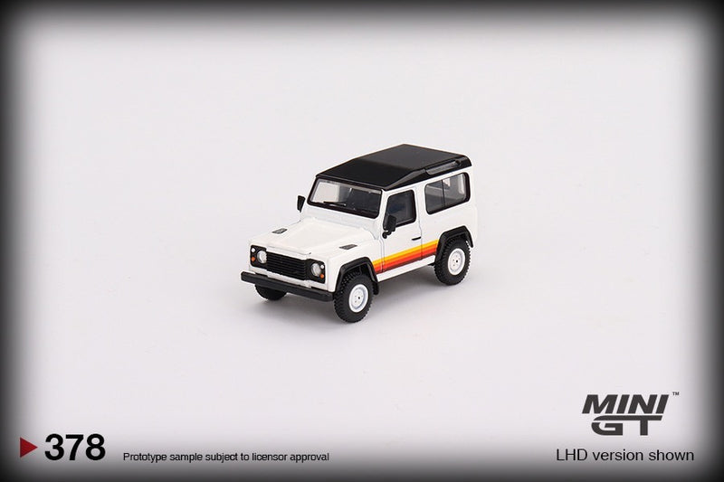 Laad de afbeelding in de Gallery-viewer, Land Rover Defender 90 Wagon (LHD) MINI GT 1:64

