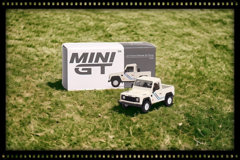 Load image into Gallery viewer, Landrover Defender 90 pick-up (LHD) MINI GT 1:64
