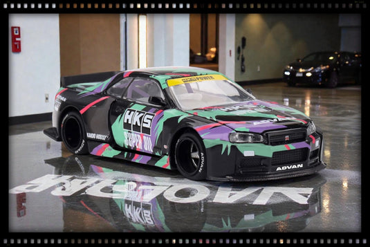 NISSAN SKYLINE GTR (R34) KAIDO WORKS (V2 AERO) HKS 1999 MINI GT 1:64