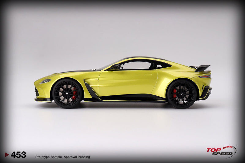 Laad de afbeelding in de Gallery-viewer, Aston Martin V12 VANTAGE (GEEL) TOP SPEED 1:18

