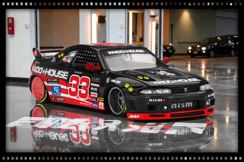Laad de afbeelding in de Gallery-viewer, NISSAN SKYLINE GTR (R33) ZWART KAIDO CAT 1995 MINI GT 1:64
