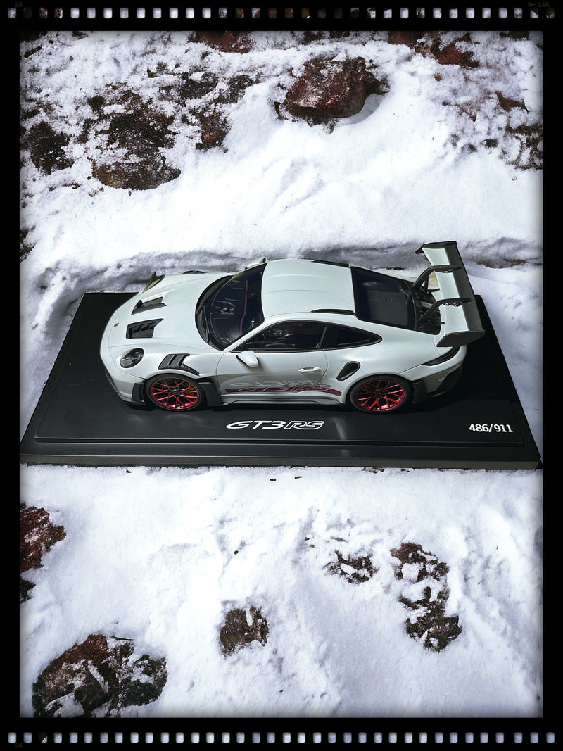 Chargez l&#39;image dans la visionneuse de la galerie, Porsche 911 GT3 RS (992) - ÉDITION LIMITÉE 911 pièces - PORSCHE DEALERMODEL 1:18
