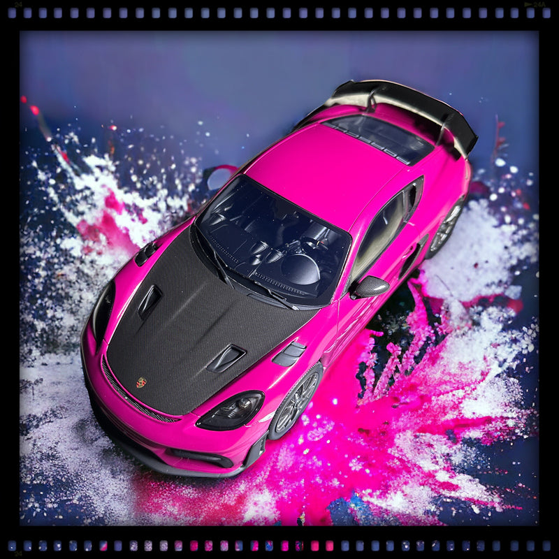 Chargez l&#39;image dans la visionneuse de la galerie, Porsche 718 CAYMAN GT4 RS (982) Violet avec Case - ÉDITION LIMITÉE 718 pièces - PORSCHE DEALERMODEL 1:18
