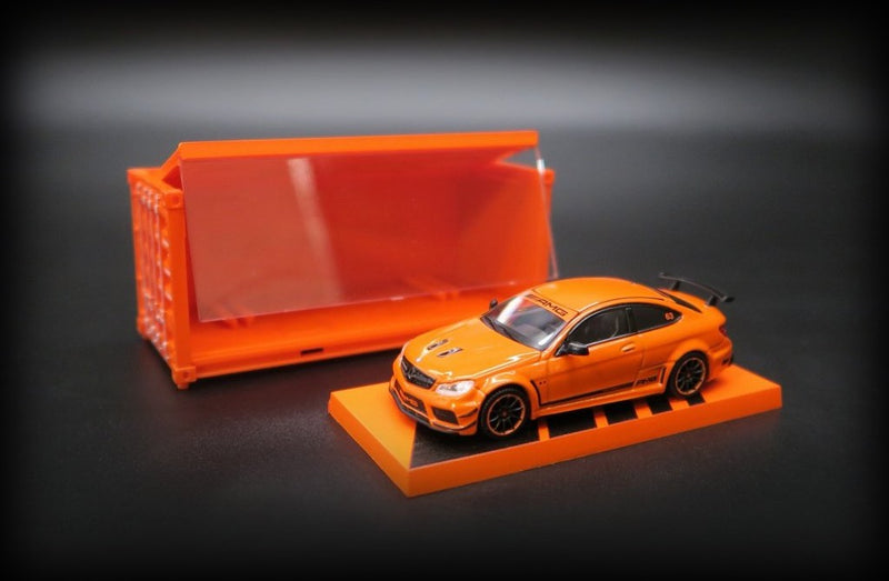 Laad de afbeelding in de Gallery-viewer, Mercedes-Benz C63 AMG Black Series TARMAC WORKS 1:64
