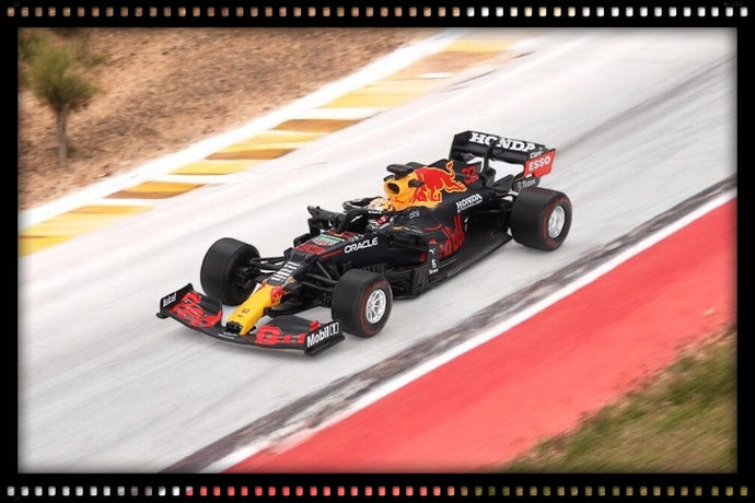 RedBull RACING RB16B #33 MAX VERSTAPPEN ABU DHABI GRAND PRIX GAGNANT 2021 MINI GT 1:64