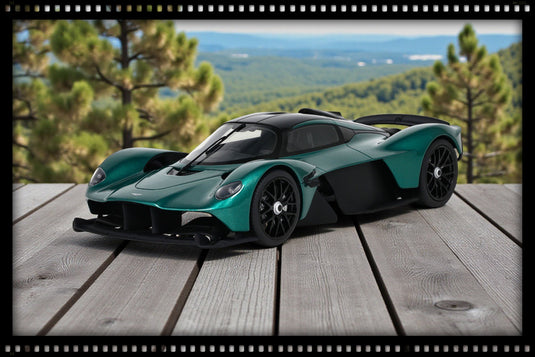 Aston Martin VALKYRIE 2021 GREEN GT SPIRIT 1:18